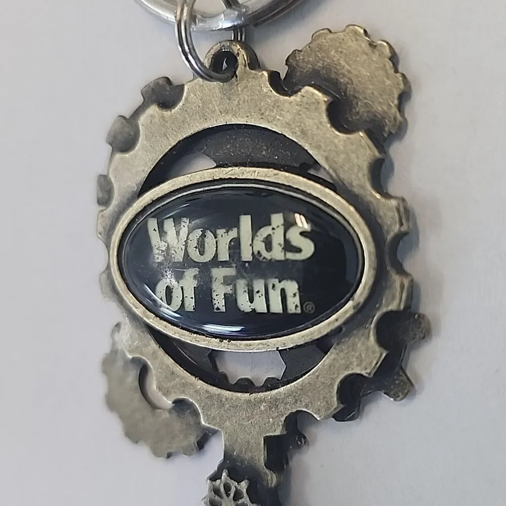 WORLDS OF FUN KEYCHAIN KEYRING HAUNT 2017 AMUSEMENT PARK RIDES STEAMPUNK